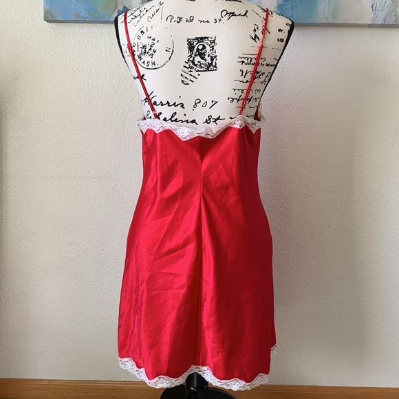 Victoria’s Secret Robe and Nighty - Picture 5 of 7